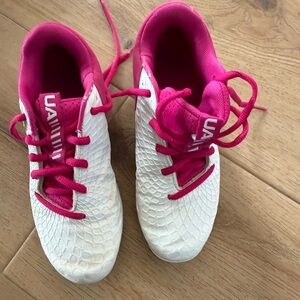 Under Armour kids White and fuscia softball shoes